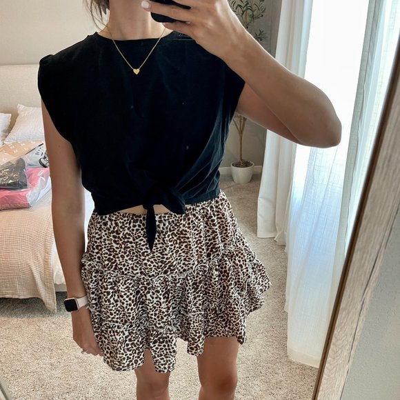 Full Outfit - Black Tie Shirt + Cheetah Skirt - Picture 1 of 6